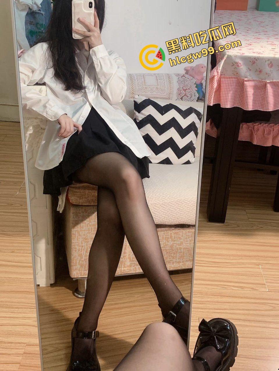 约炮大神800元约操,读书兼职的极品双马尾JK黑丝妹,出租房调情前后爆干黑丝玉腿!-2