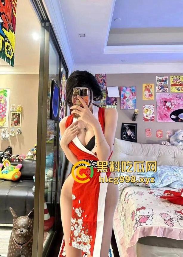 19岁小野鸡朋友圈全是钓鱼文案，情趣内衣配马赛克奶子，卖逼还能买保时捷，00后真敢玩！-9