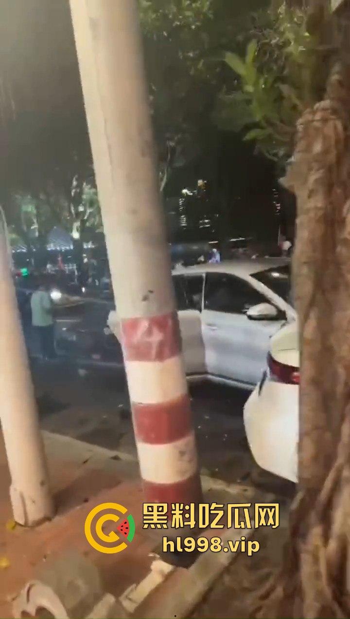 福州惊现比亚迪元怼威马,乘客嘴贱把司机吵崩溃,硬是要带人一起见阎王!-7